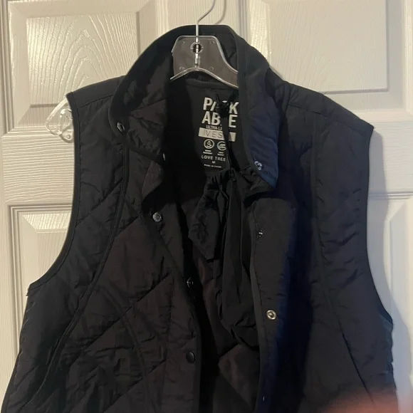 Love Tree Quilted Black Vest - Picture 3 of 3